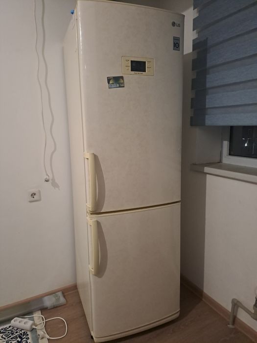 Холодильник LG бежевый