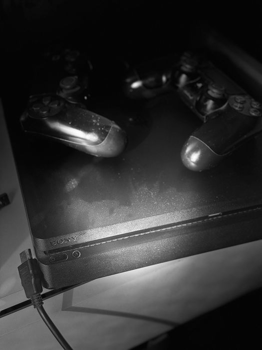 Продам Sony PS 4