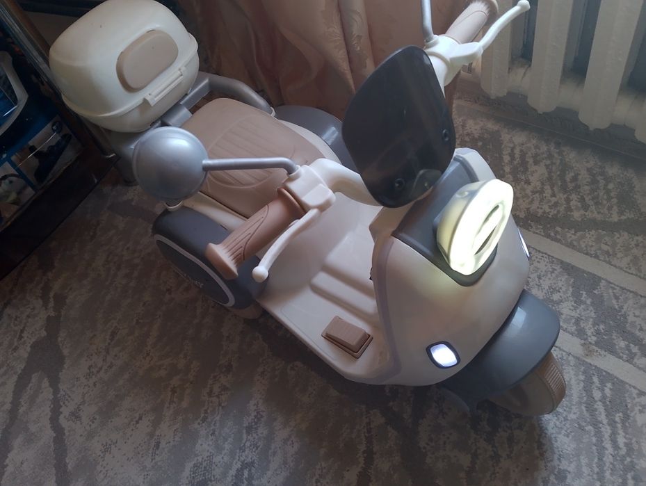 Продам детский мотоцикл  на акуме