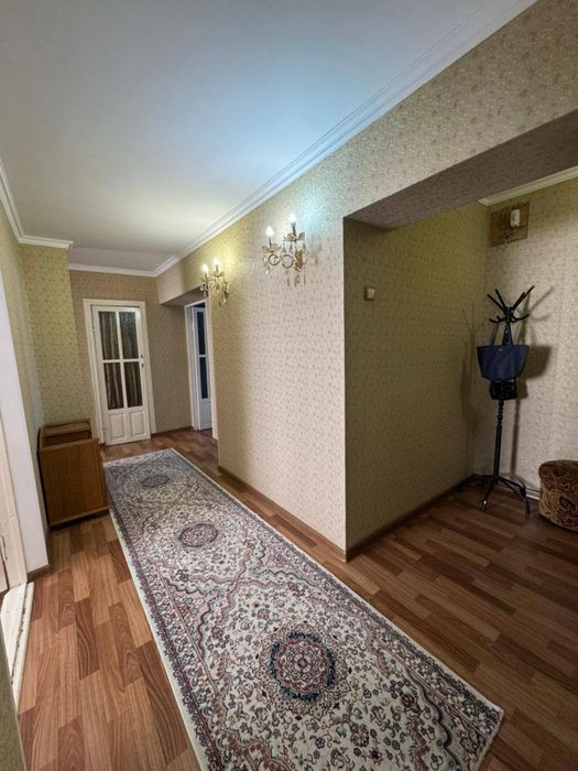 Продам 4 ком квартиру в центре города