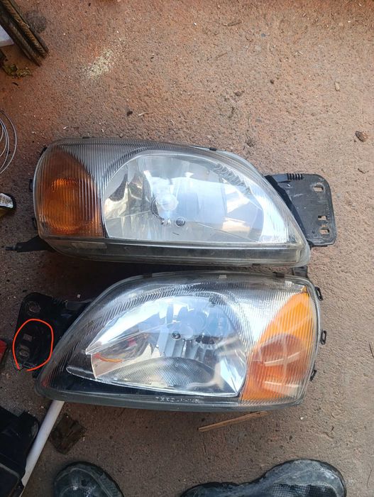 Faruri Ford fiesta 4