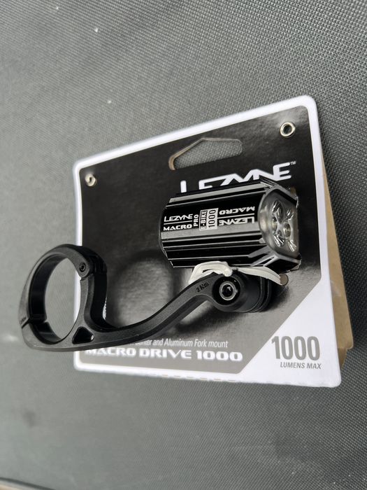 Lezyne Marcro Drive 1000 Lumens E-bike, far bicicletă electrică.