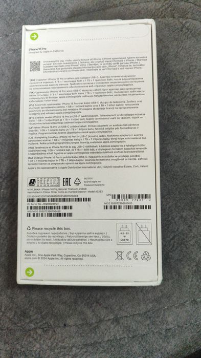 iPhone 16 pro в упаковке