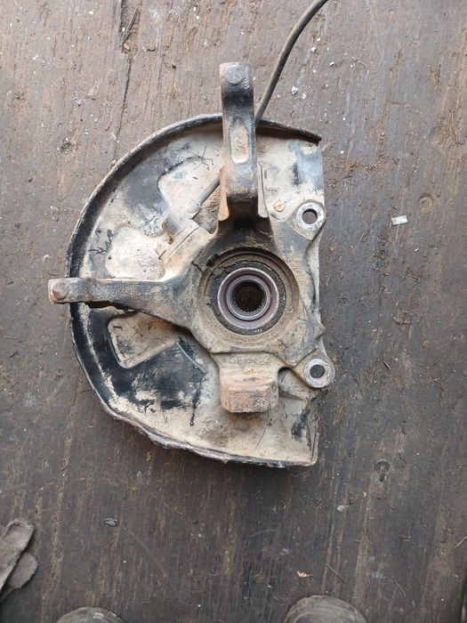 Ступица Вольво S40 левая