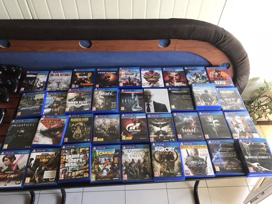 Ps 4 slim 1 tb impecabil toate accesorile originale PlayStation 4