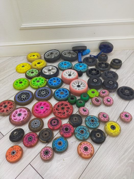 Продам  колеса на самокат.