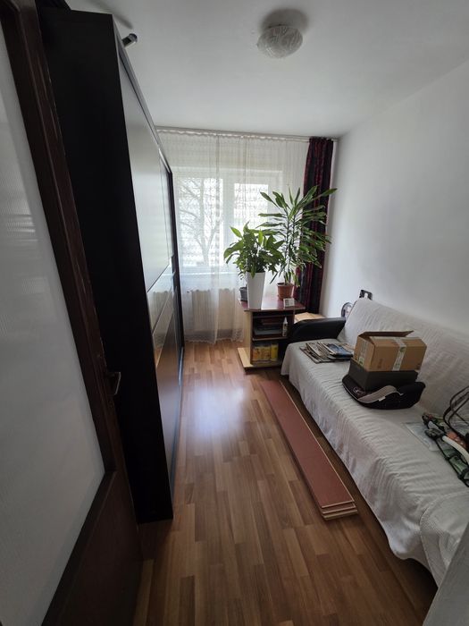 Apartamnent 3 camere semidecomandat