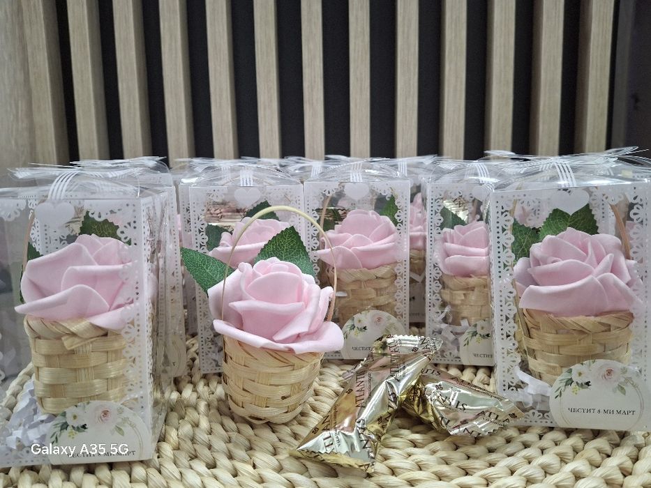 Рзичка в кошничка с шоколадова бонбона в прозрачна кутия!