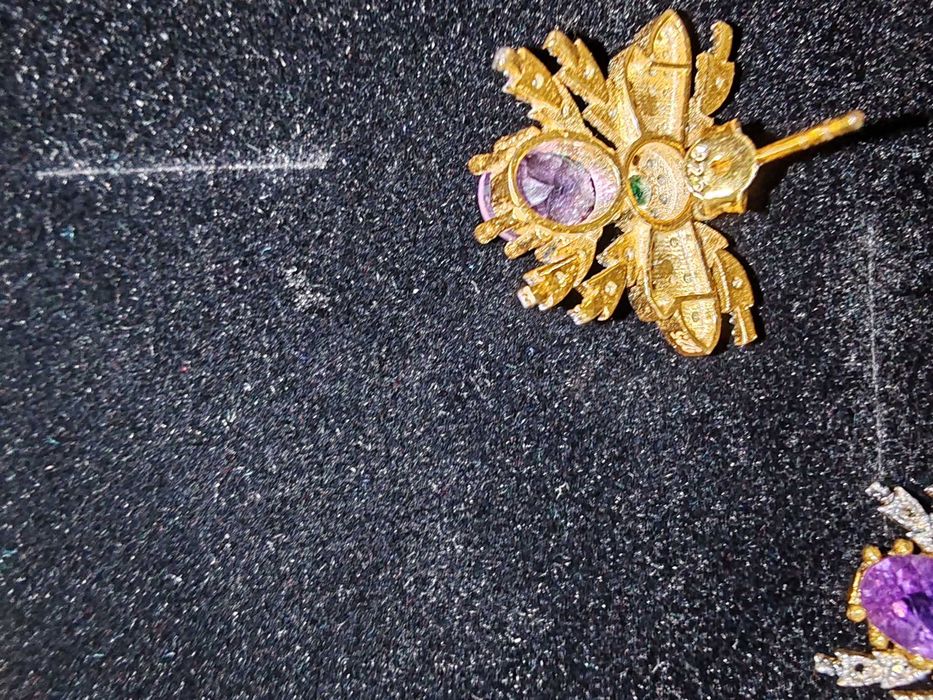 Cercei din aur, argint, diamante, smaralde și rubne