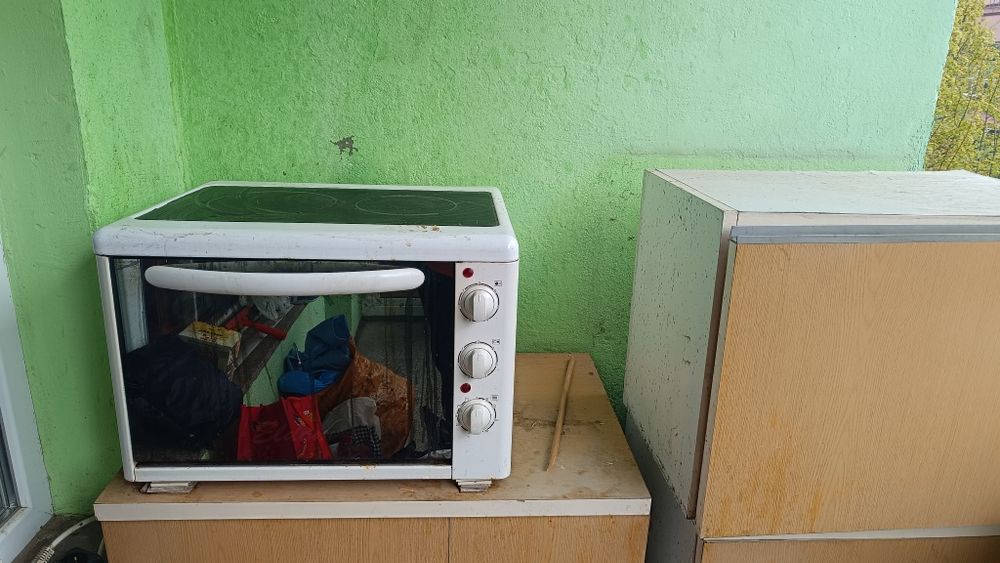 Подарявам работещи пералня , хладилник срещу изнасяне  на останалите  Секция с гардероб, скрин, шкаф, етажерка, легло и кухненски шкафове