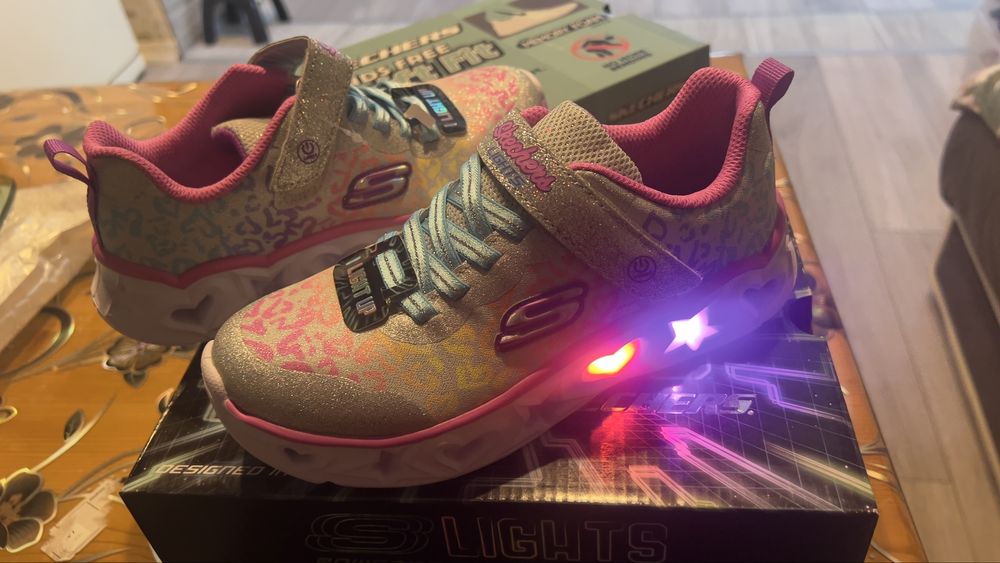 Skechers нови маратонки