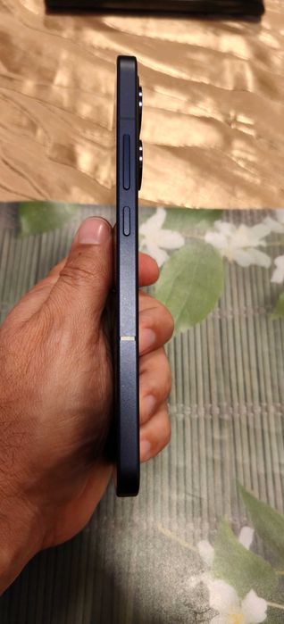 Продавам Oppo Reno 13 5g 256/12