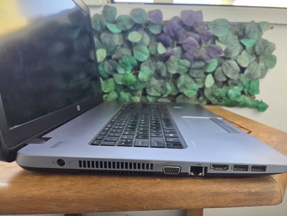 Laptop Hp470, 17", i5 gen 4, 8 gb ram, ssd 256 gb, perfect functional