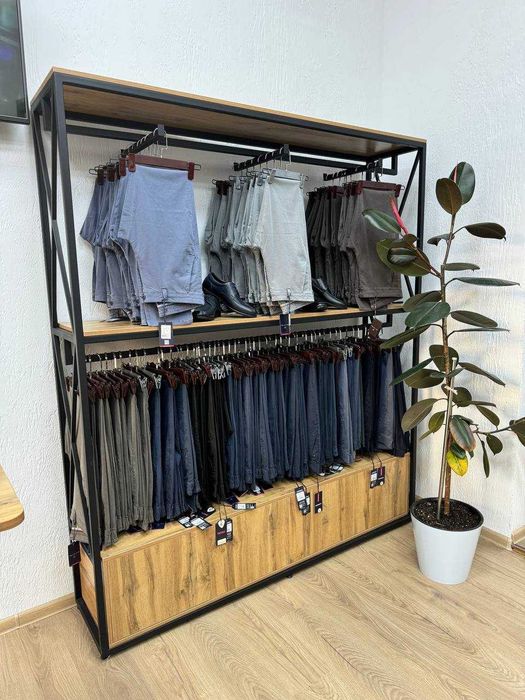 Вешалка, полки, оборудование для магазинов одежды.