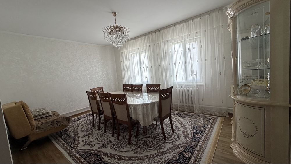 Үй сатылады. 2004 жылы салынған. Негізгі жолдың бойында орналасқан.