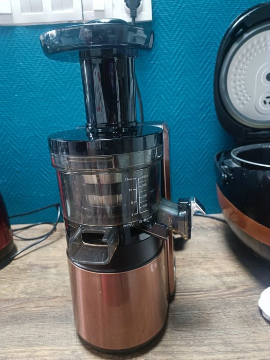 Vând storcător citrice profesional Hurom Slow Juicer Hurom
