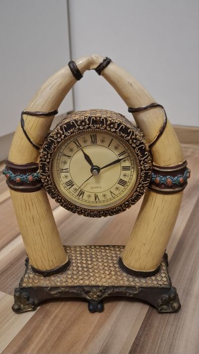 Ceas decorativ de masa / birou, model colți fildeș  Feng Shui, Vintage