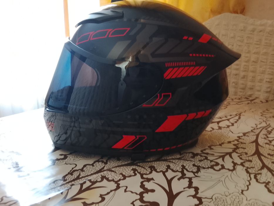 Продаю мото шлем