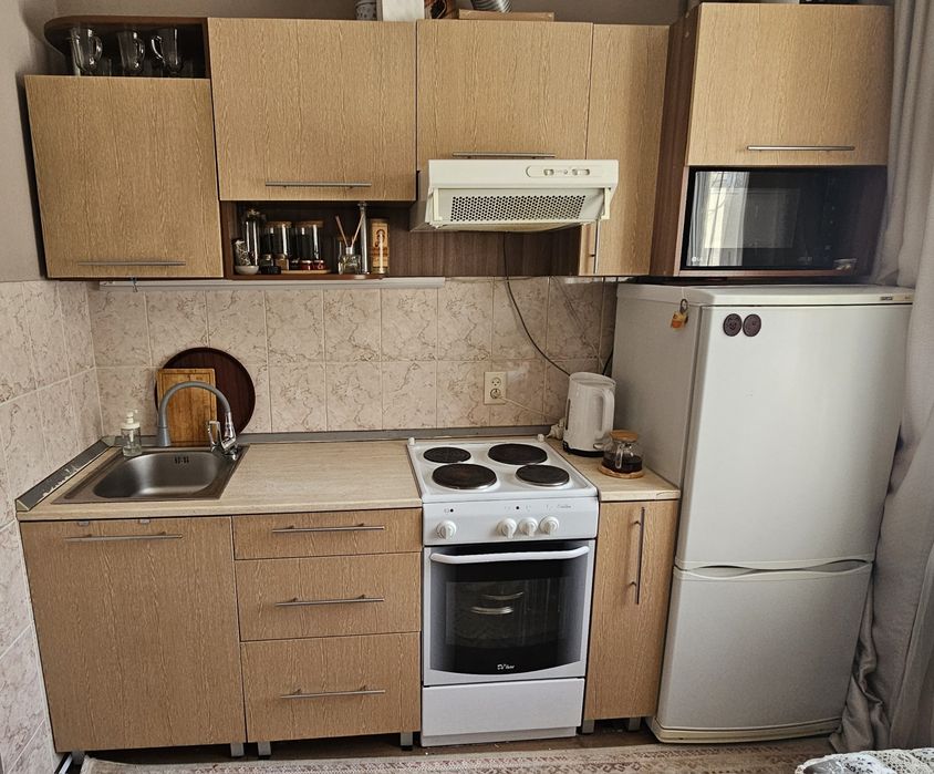 Кухонный гарнитур + плита + вытяжка + мойка