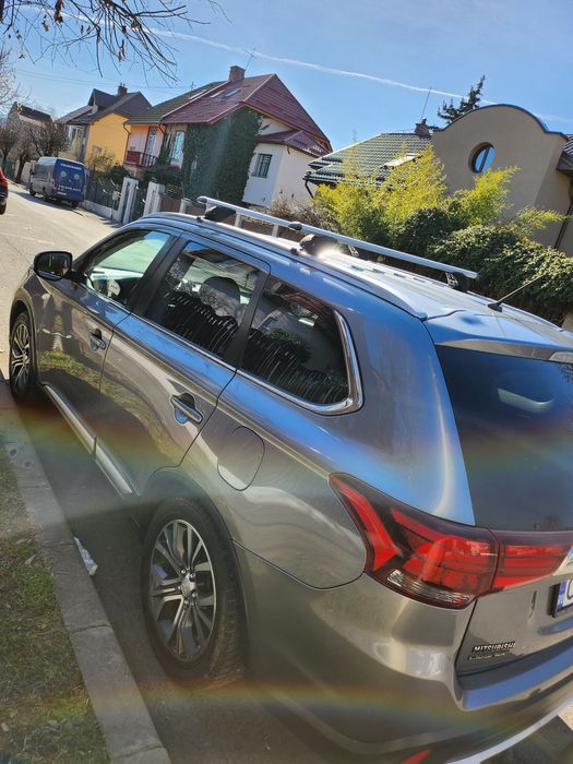Vand  mitsubishi outlander 2016 sau schimb cu hibrid suv