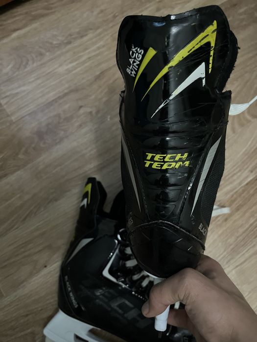 Хоккейные коньки