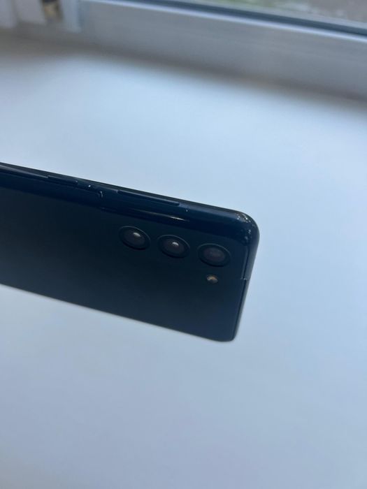 Samsung S21+ на 128гб.