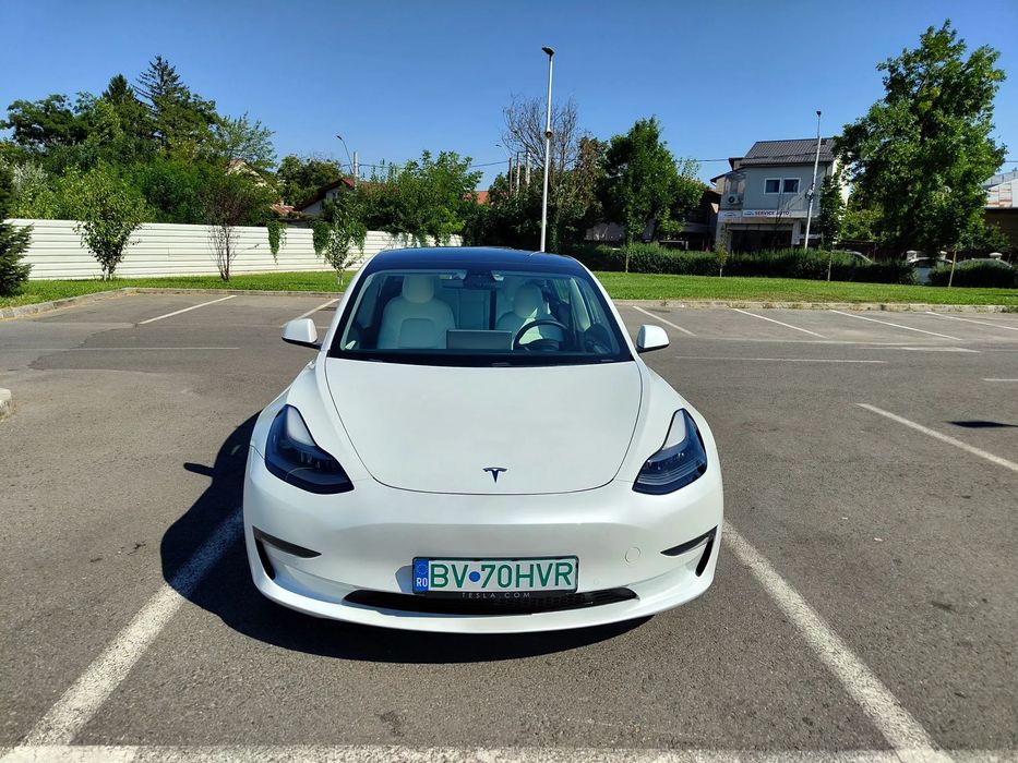 Tesla Model 3 Tesla model 3 long range dual motor interior alb