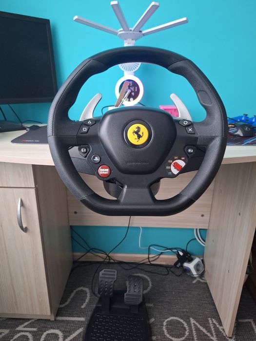 Продавам волан Thrustmaster