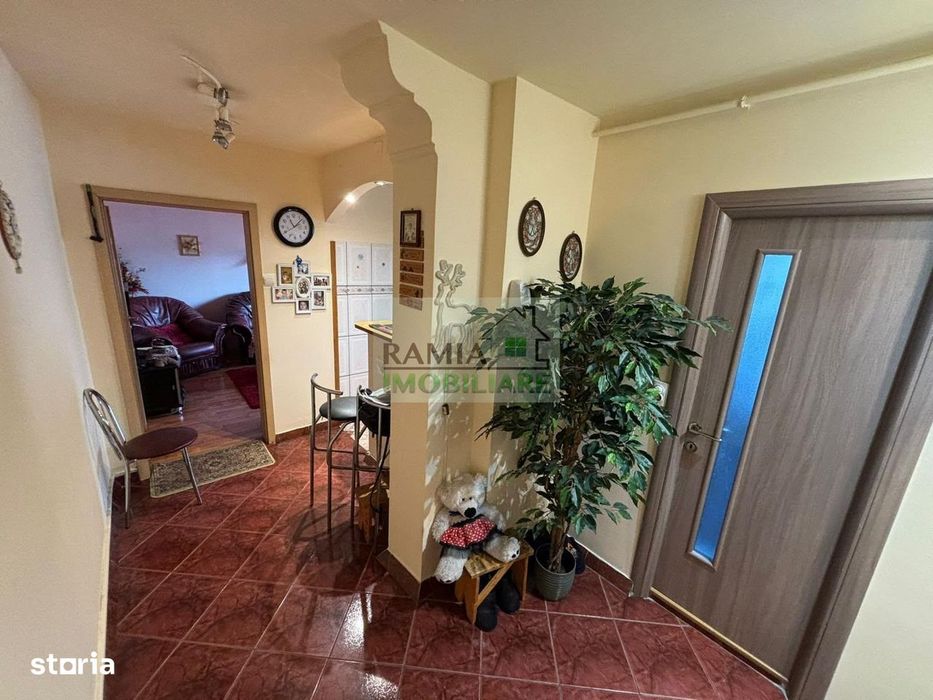 Apartament 3 camere decomandat, 67 mp, 2 băi, Balcon, beci