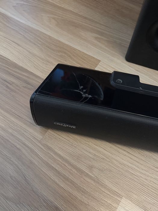 Soundbar Creative V2 si subwoofer