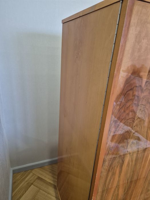 Продается шкаф деревянный