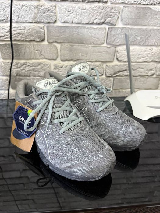 Оригинальные кроссы ASICS