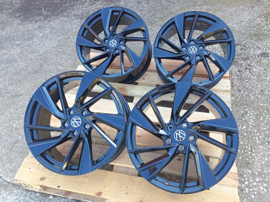 18"VW GTI GTD PIANO BLACK 8ж ет40 Golf Passat Touran Tiguan Seat