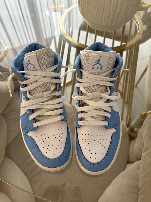 Air Jordan 1 Mid University Blue Grey