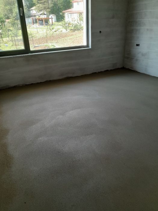 Машинно полагане на подови замазки