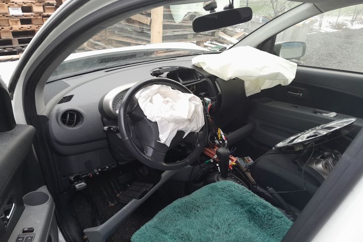 Dezmembrez Daihatsu Sirion 2