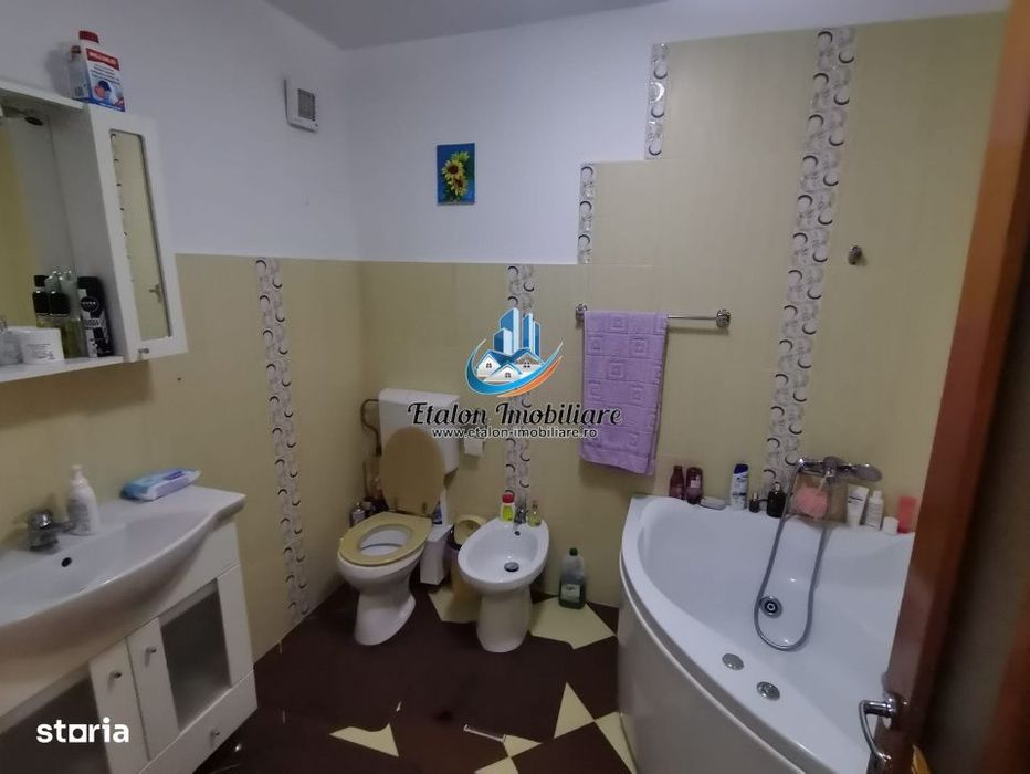 Apartament 4 camere 120 mp utili + boxa 12 mp Calea Romanului - Bloc