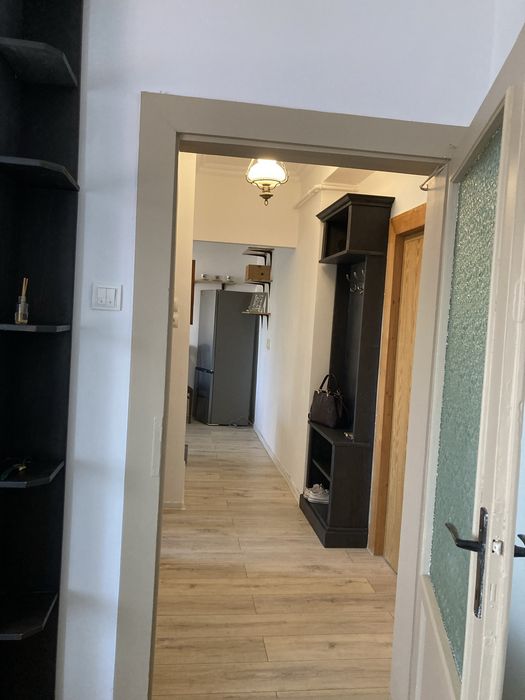 De inchiriat apartament foarte spatios, cu o camera.