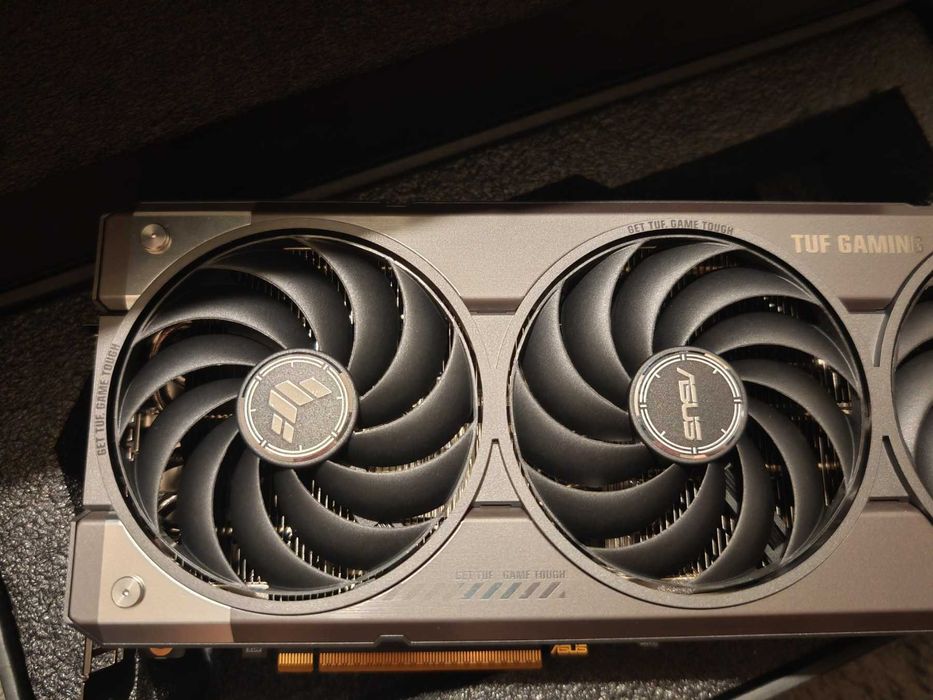 Видео Карта ASUS TUF Gaming Radeon RX 9070XT OC 16GB GDDR6 256bit