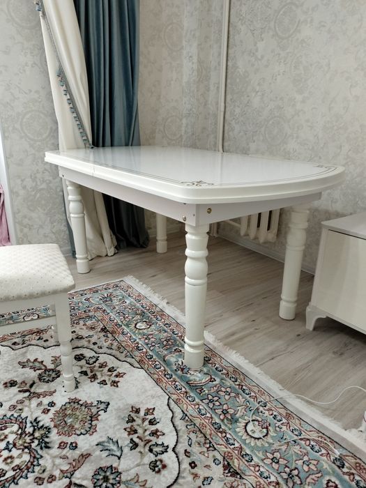 Стол отырғыш сатылады.