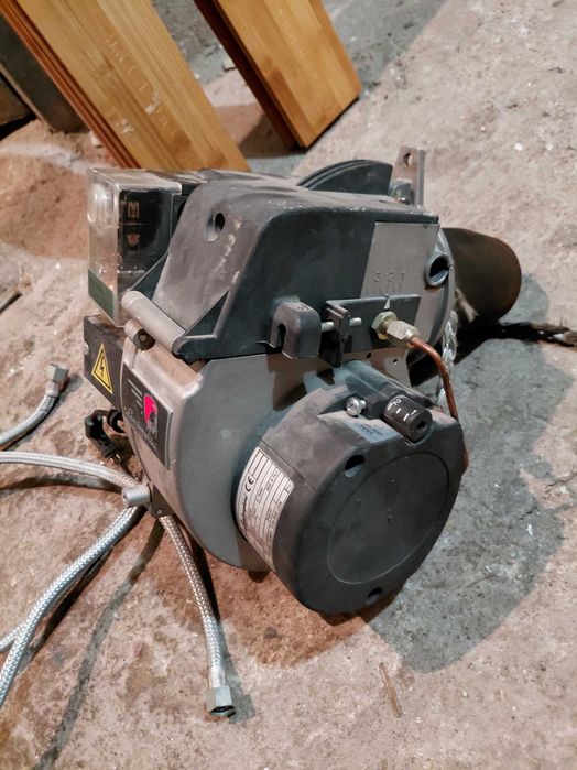 Продавам нафтова горелка Ламборгини. Горелката е използвана малко