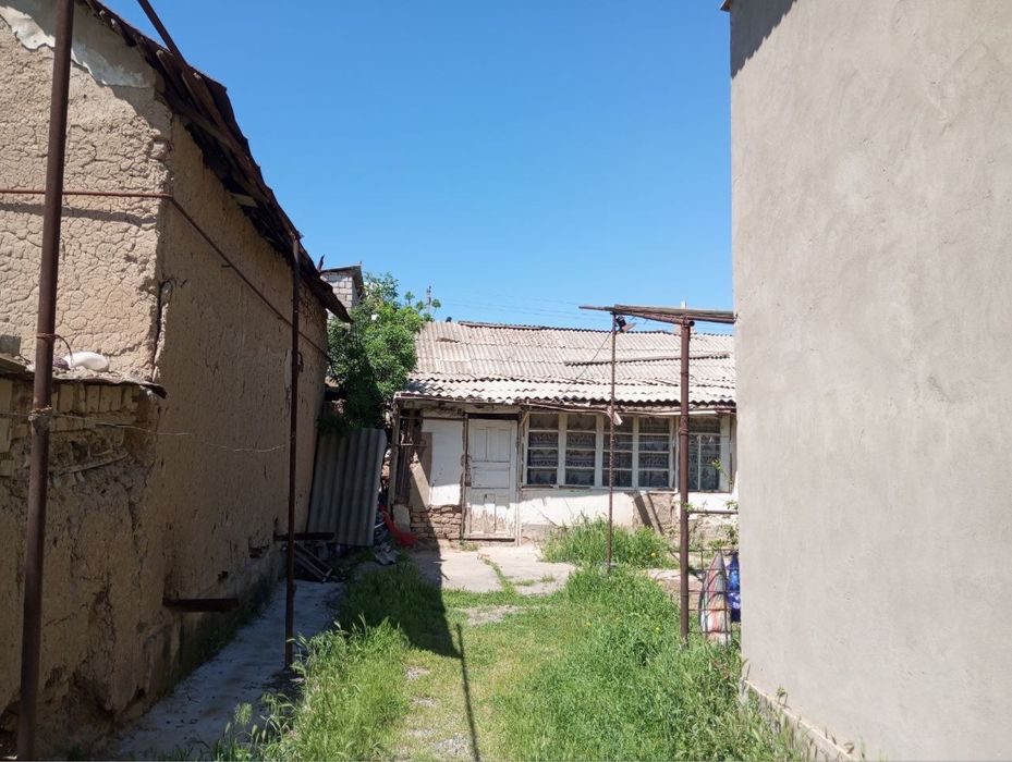 Yer sotiladi arzonga ikki taraplama yol bor