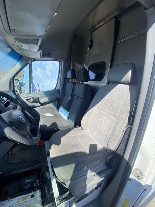 Dezmembrez piese VW Crafter