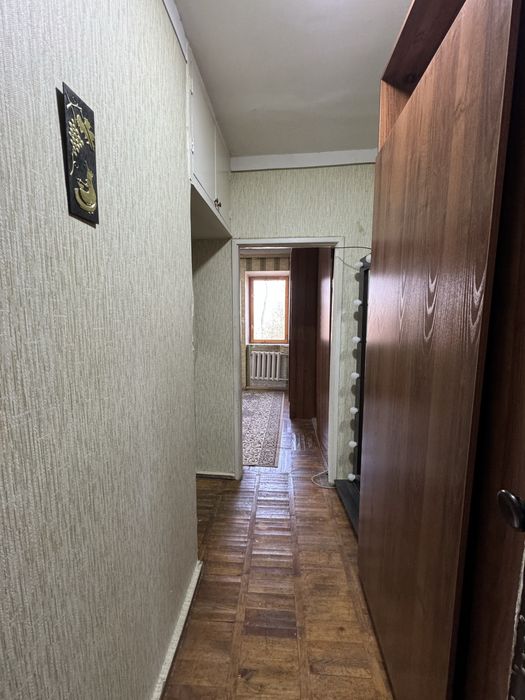 Чиланзар 11 кв Продаётся 1-комната 2х6 балкон