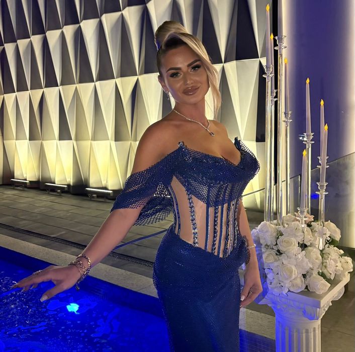 Vând rochie cu corset albastra