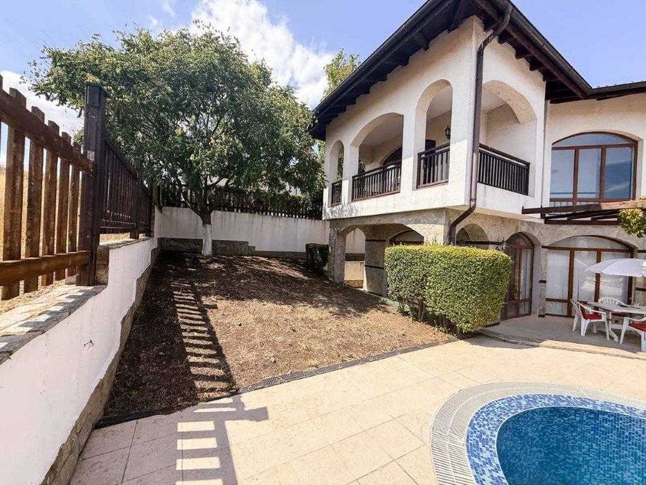 Продава се Къща в Каблешково - 179 кв.м за 1062 €/кв.м - Снимка #2