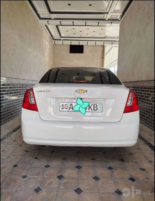 Avtomobil sotiladi