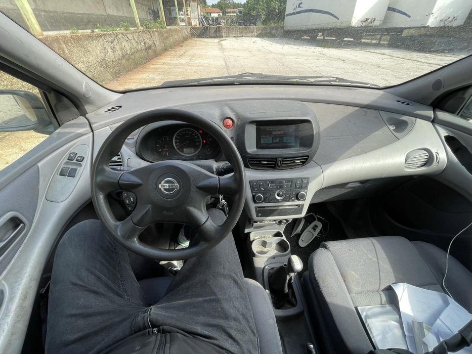 Нисан алмера тино. Nissan Almere Tino  2.2dci на части!!!