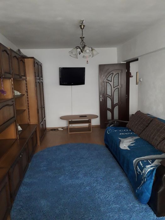 Închiriez apartament cu 3 camere