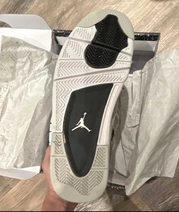 Jordan4 Military Black cu eticheta (nu Nike, Gucci, Adidas, Balenciaga)